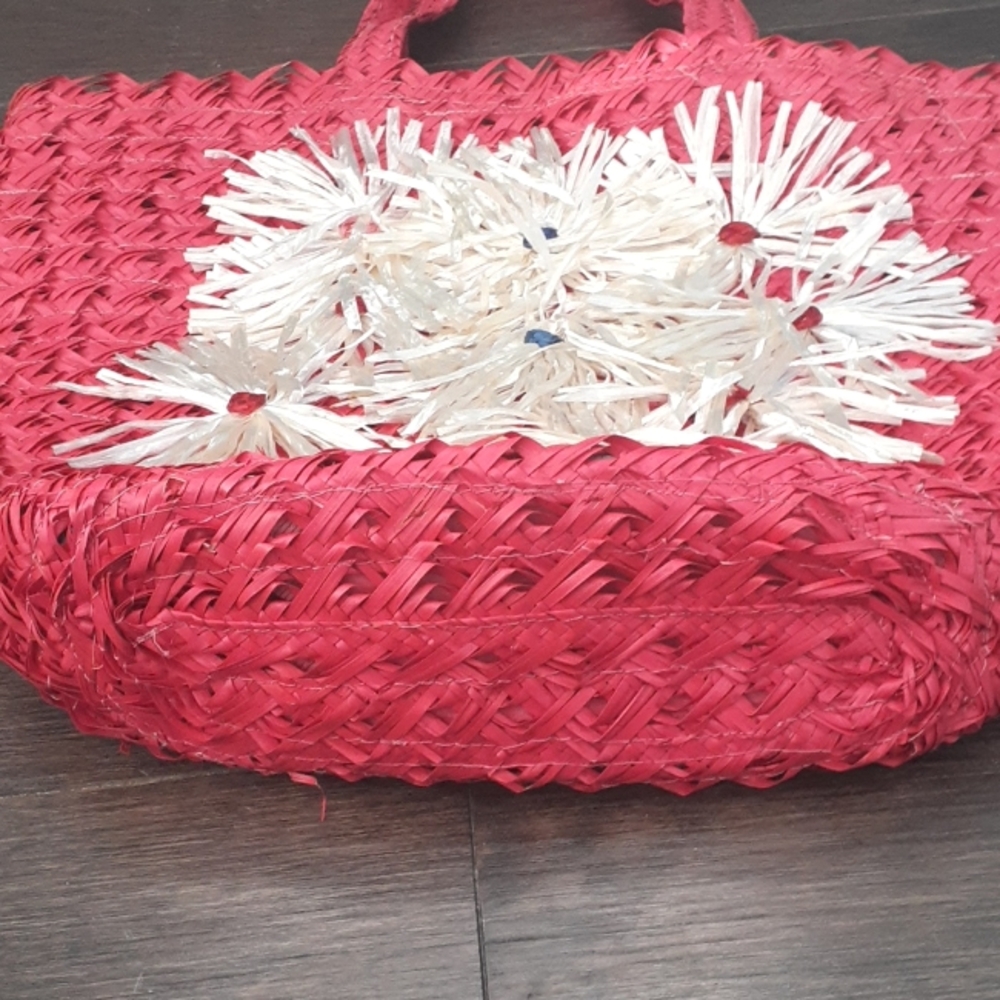# Vintage red straw tote bag with floral accents - Picture 4 of 5